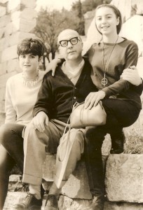 Huffington; her sister, Agapi; and their father, Konstantinos Stassinopoulos.